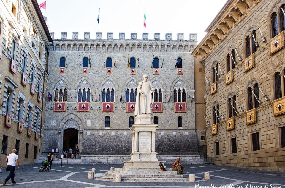 Piazza e Palazzo Salimbeni